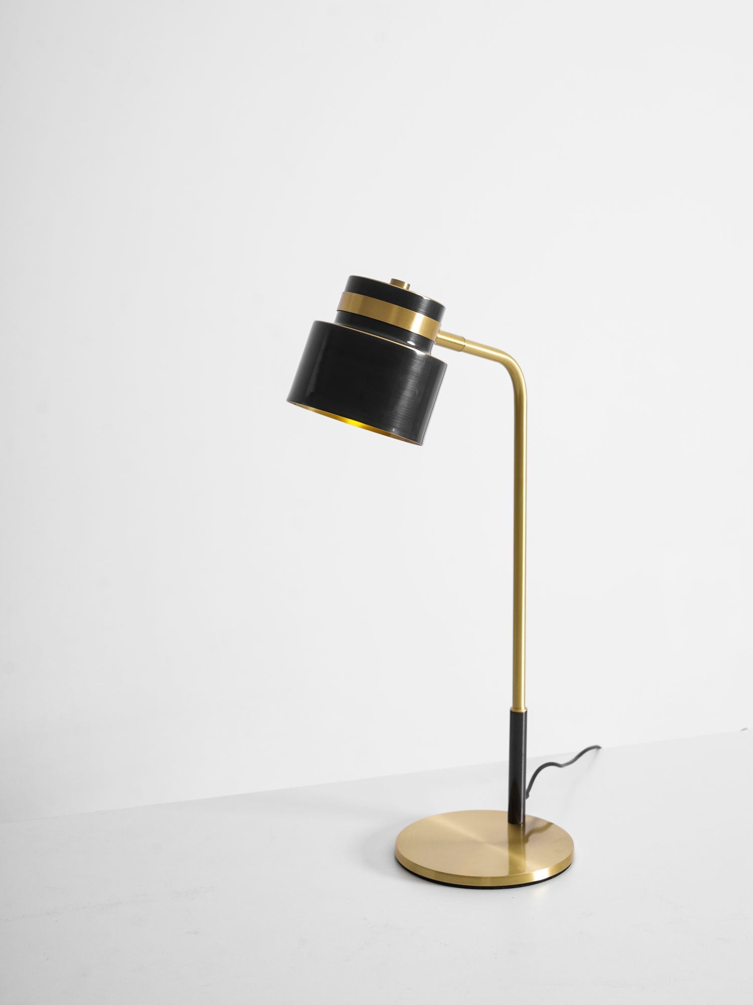 ari-scandustrial-table-lamp-anzaz--43