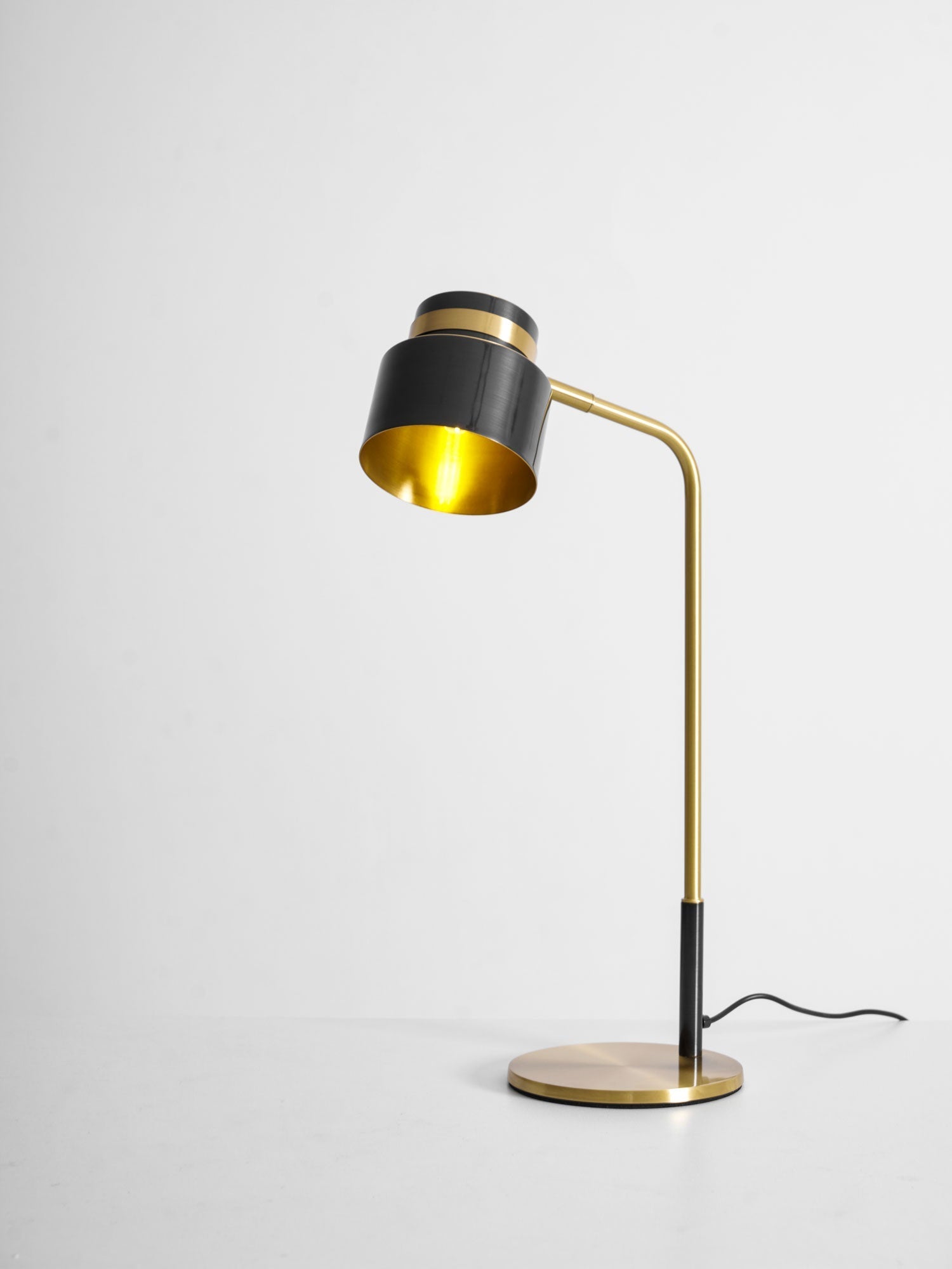 ari-scandustrial-table-lamp-anzaz--41