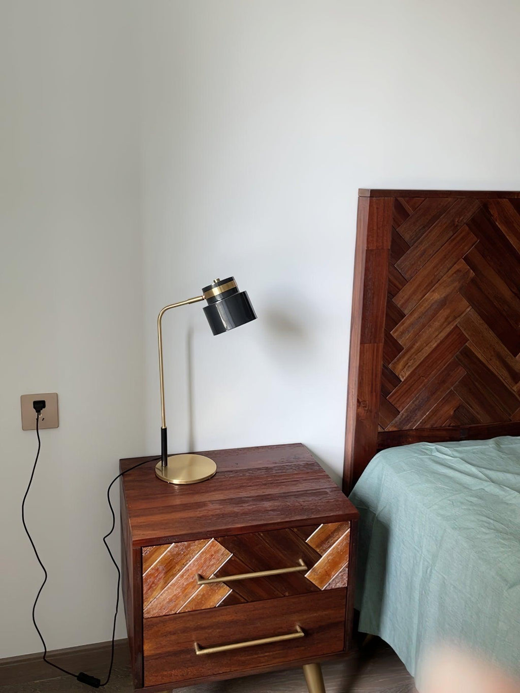 ari-scandustrial-table-lamp-anzaz--21