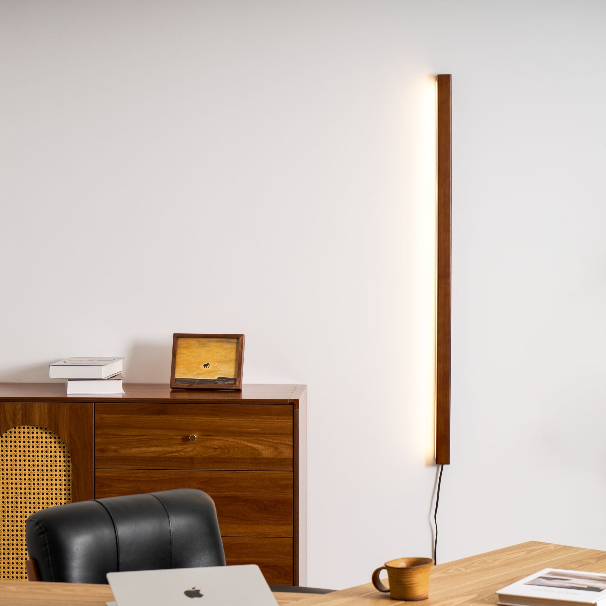 arlo-linear-wood-plug-in-wall-light-anzaz-Wood Color-4
