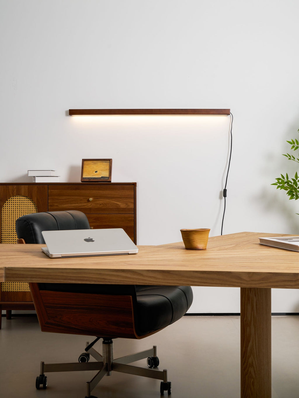 arlo-linear-wood-plug-in-wall-light-anzaz-Wood Color-9