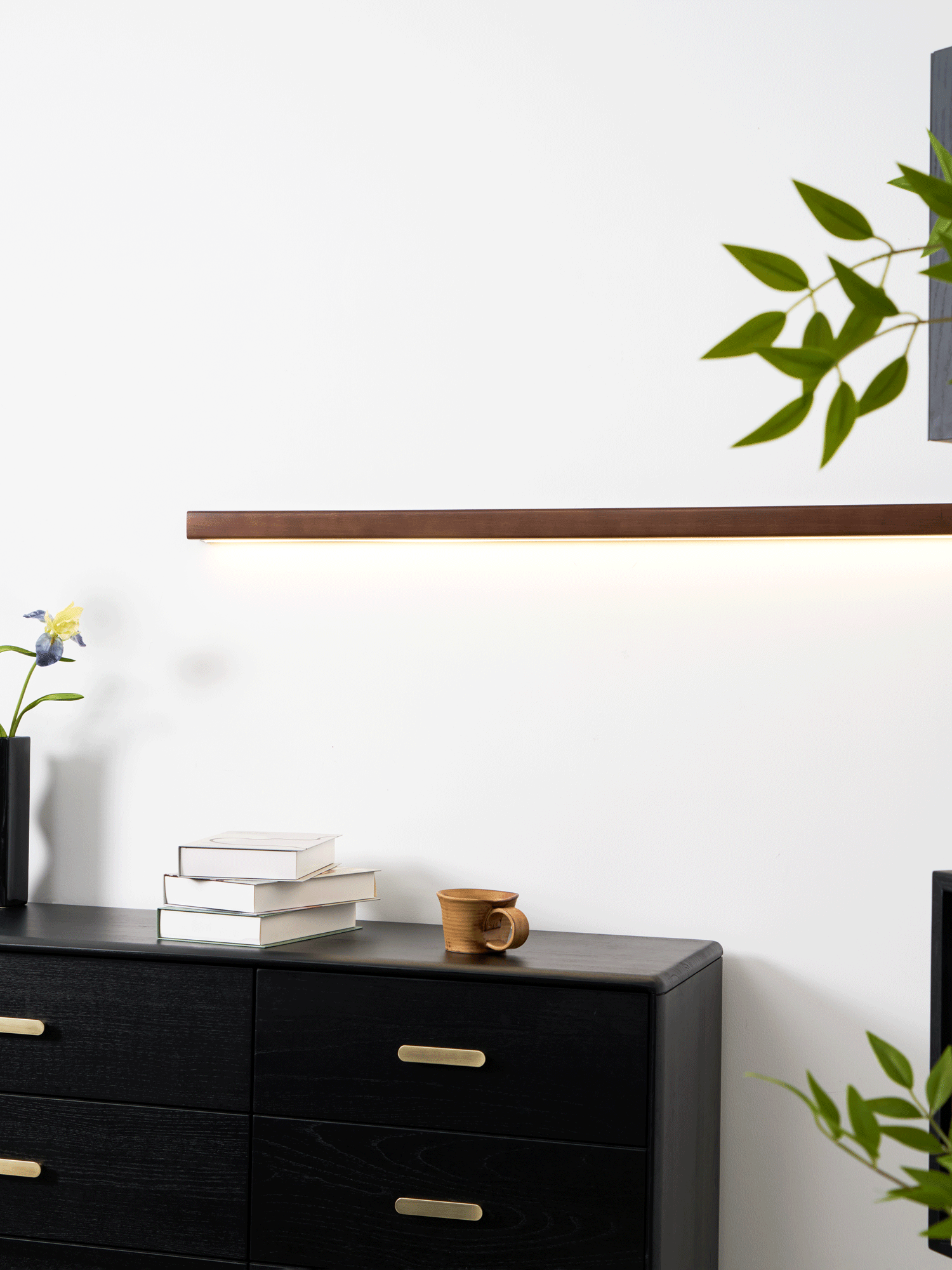 arlo-linear-wood-wall-light-anzaz-Walnut Color-20