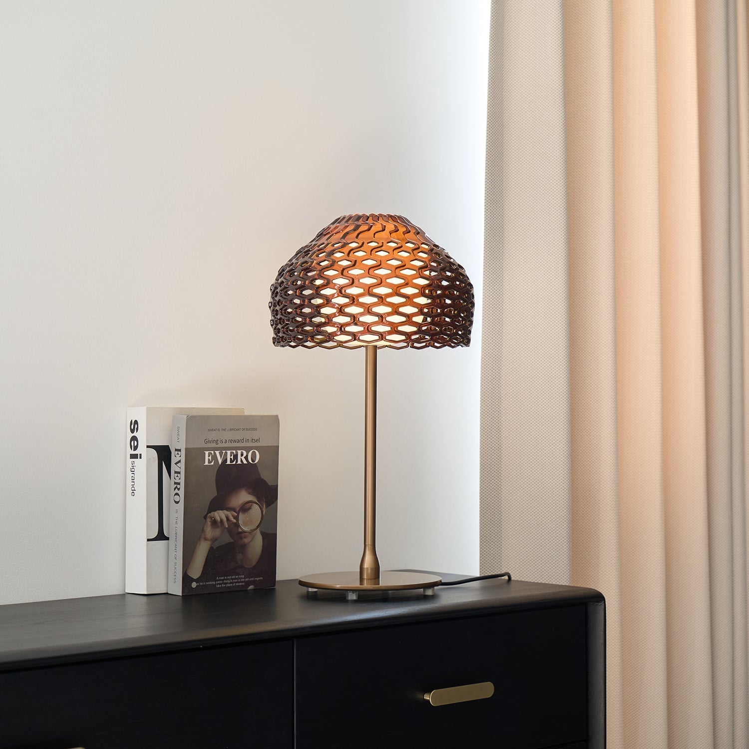 armadillo-table-lamp-anzaz-Brown-4