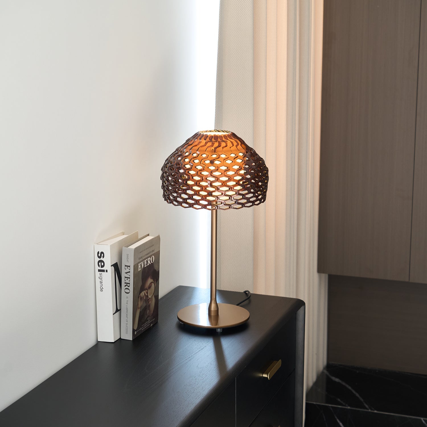 armadillo-table-lamp-anzaz-Brown-3