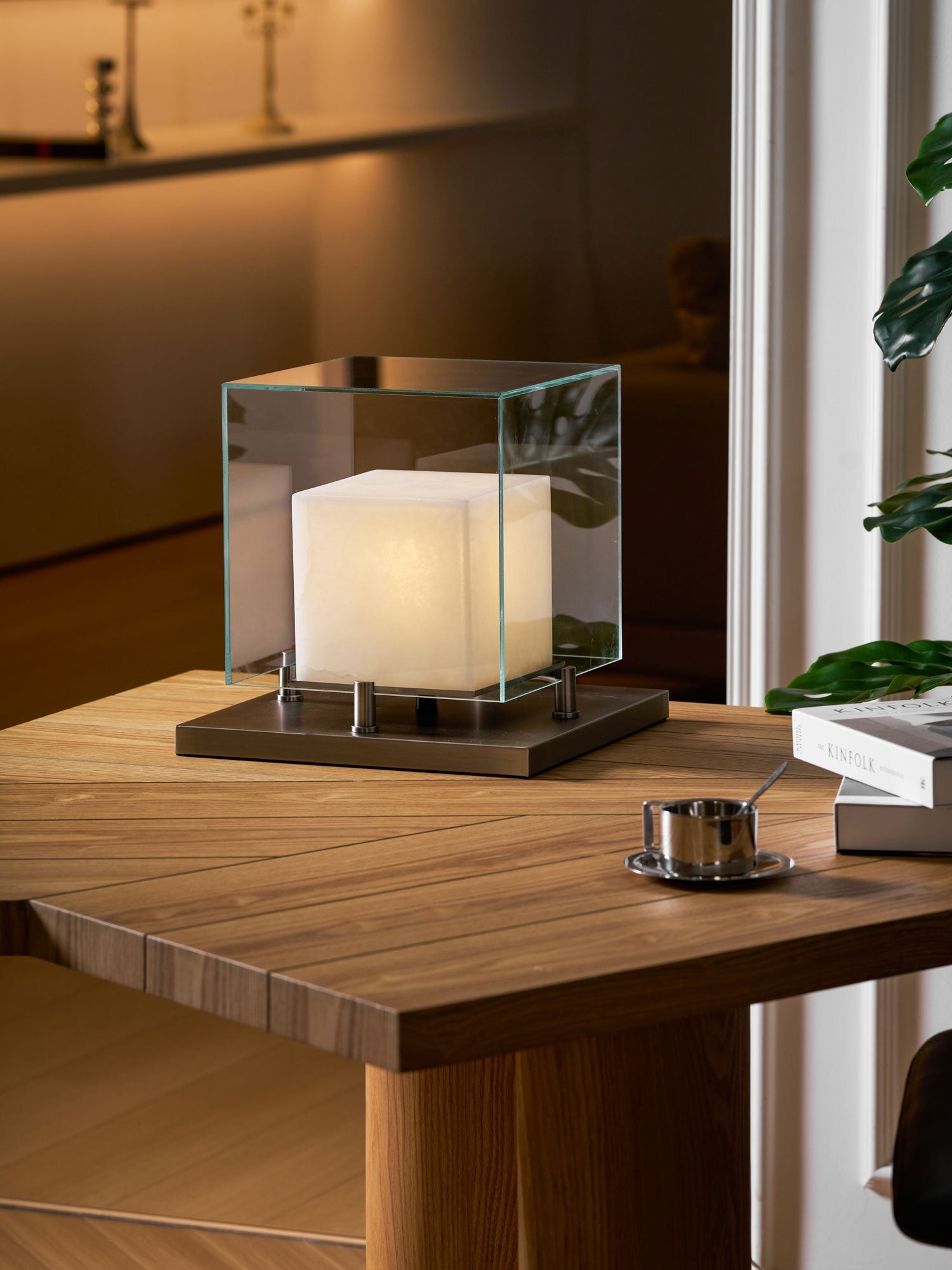 arqra-alabaster-table-lamp-anzaz-Black & Clear & White-7