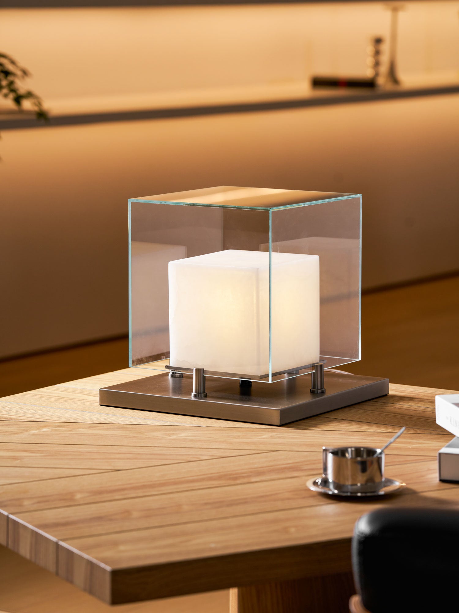 arqra-alabaster-table-lamp-anzaz-Black & Clear & White-8