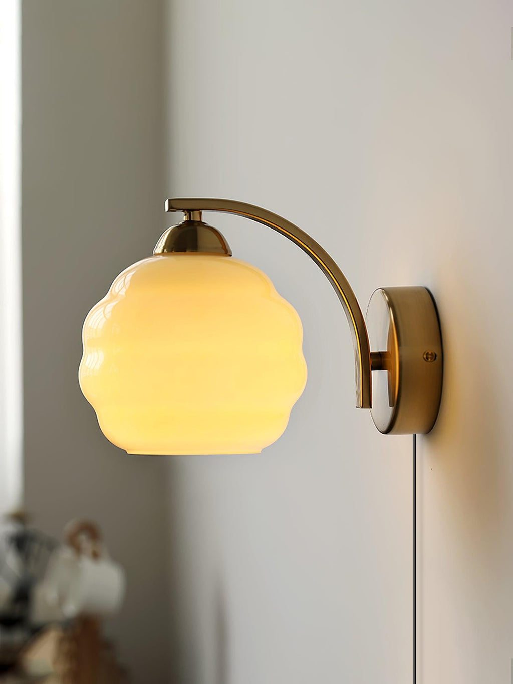 art-deco-plug-in-wall-lamp-anzaz-Gold+White-4