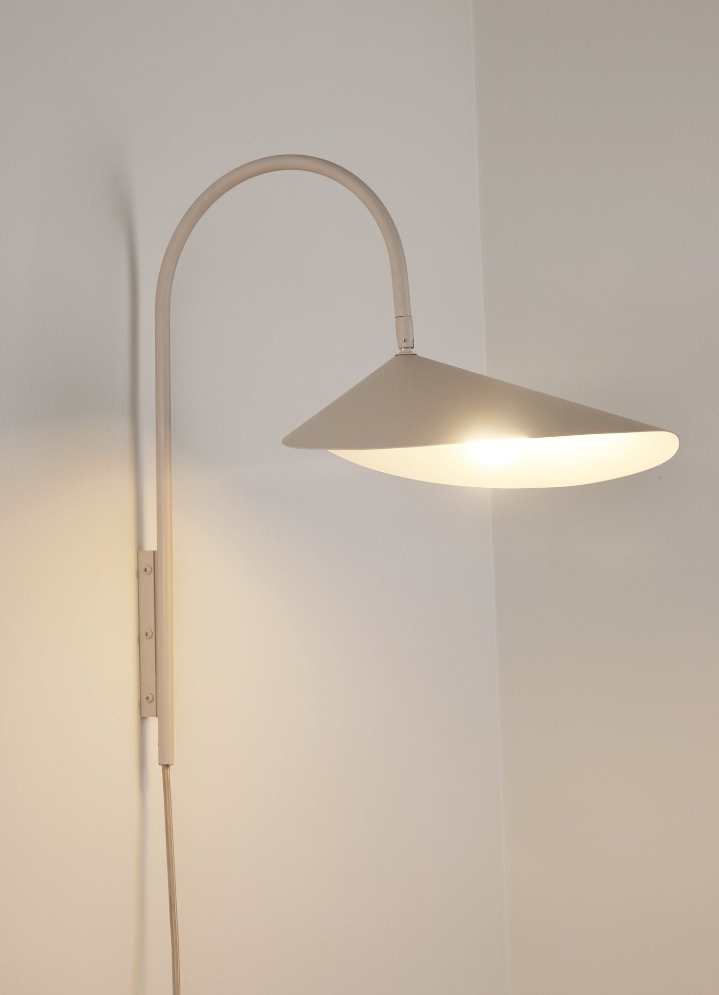 alocasia-swivel-plug-in-wall-lamp-anzaz-Beige-6