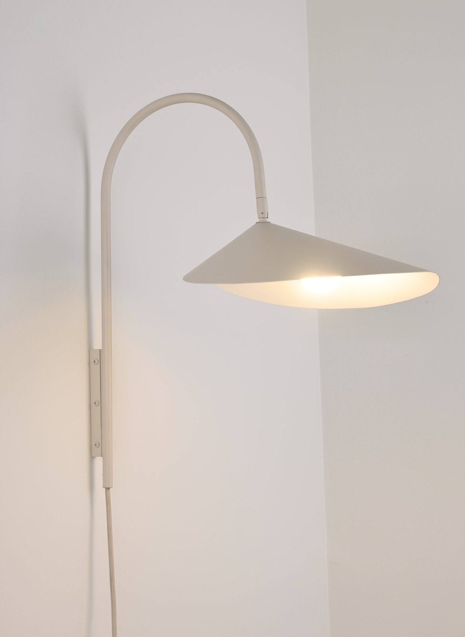 alocasia-swivel-plug-in-wall-lamp-anzaz-Beige-8
