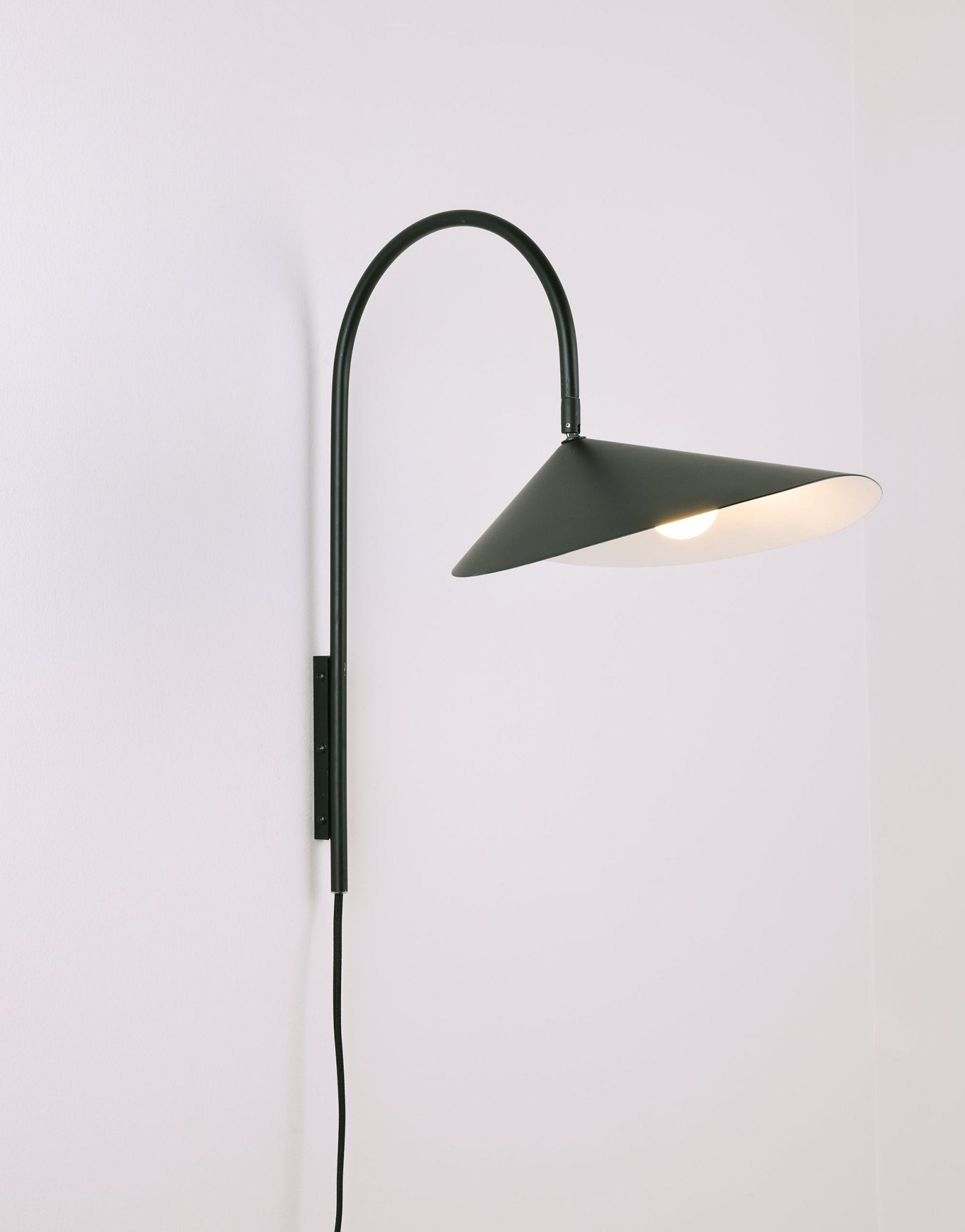 alocasia-swivel-plug-in-wall-lamp-anzaz-Black-9