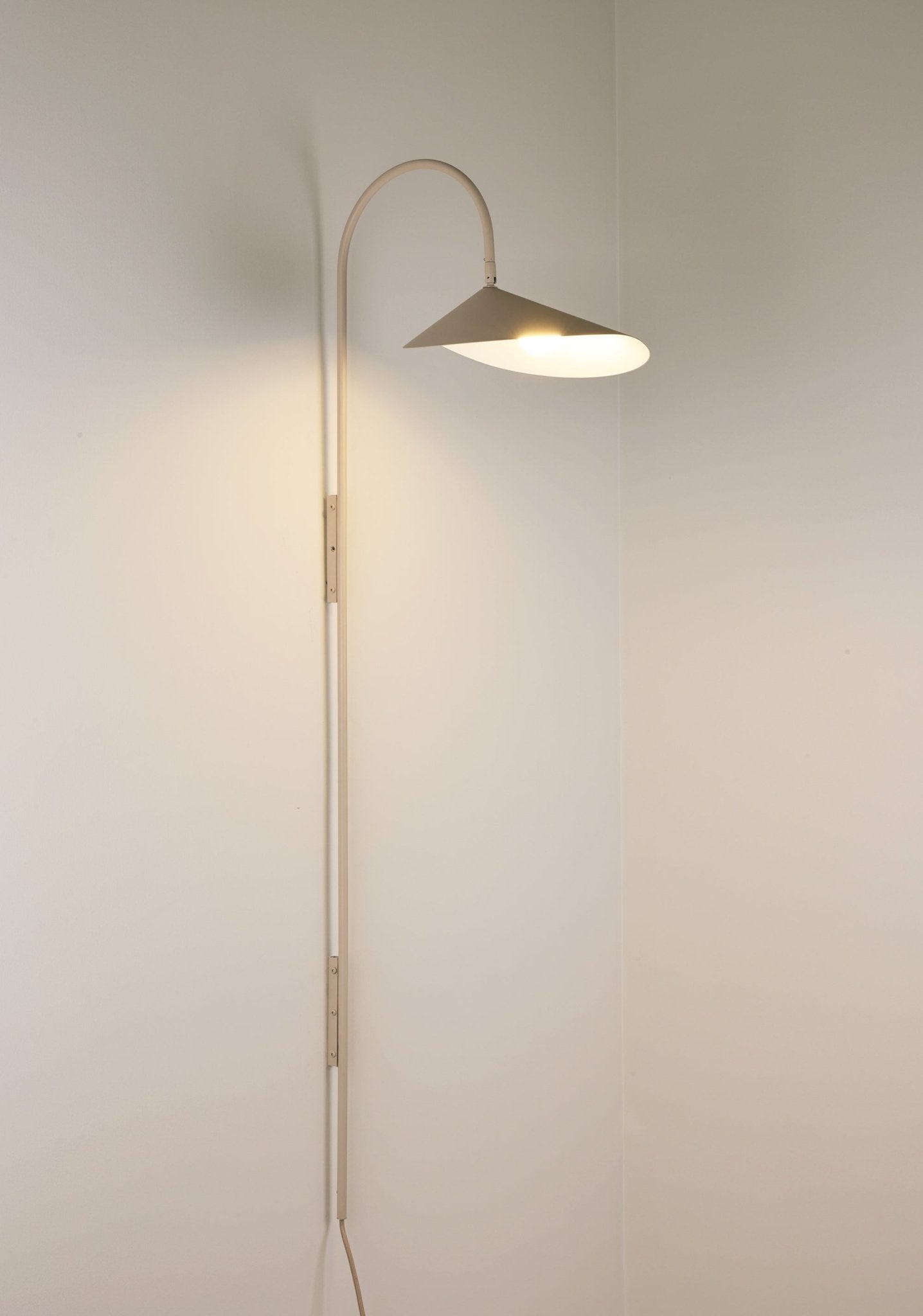 alocasia-swivel-plug-in-wall-lamp-anzaz-Black-11
