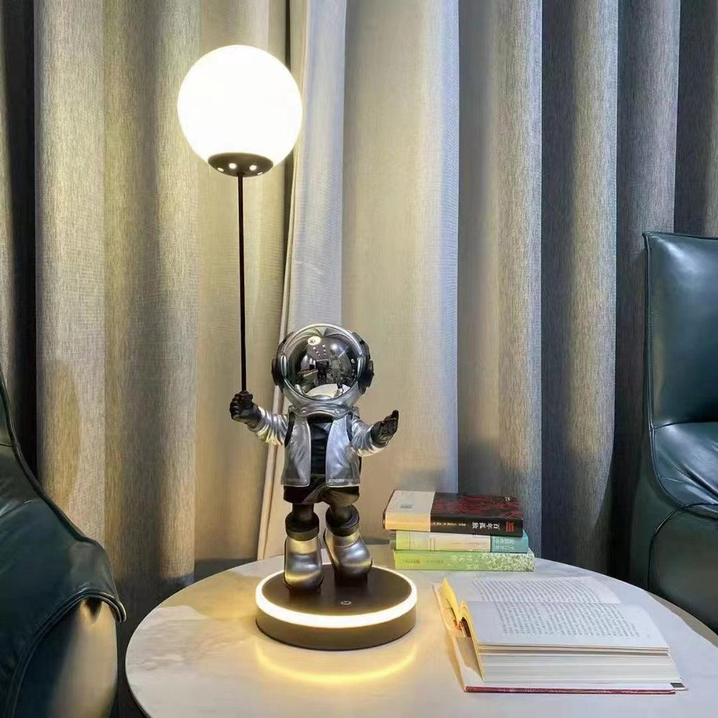 astronaut-and-planet-lamp-anzaz-AU plug-3