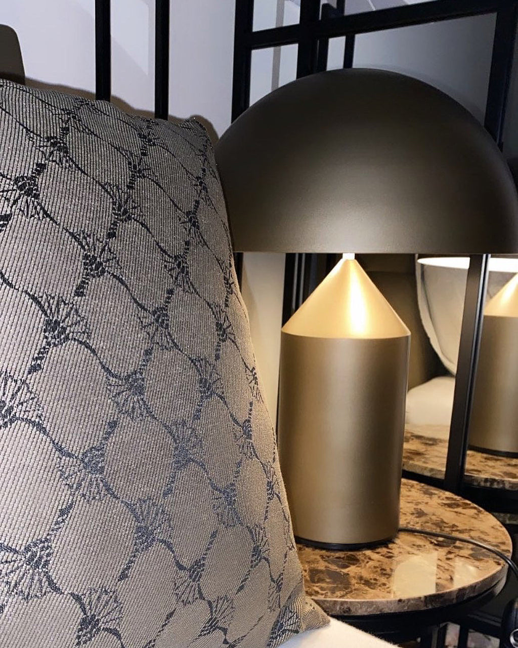 atollo-metal-table-lamp-anzaz-Matte white-40