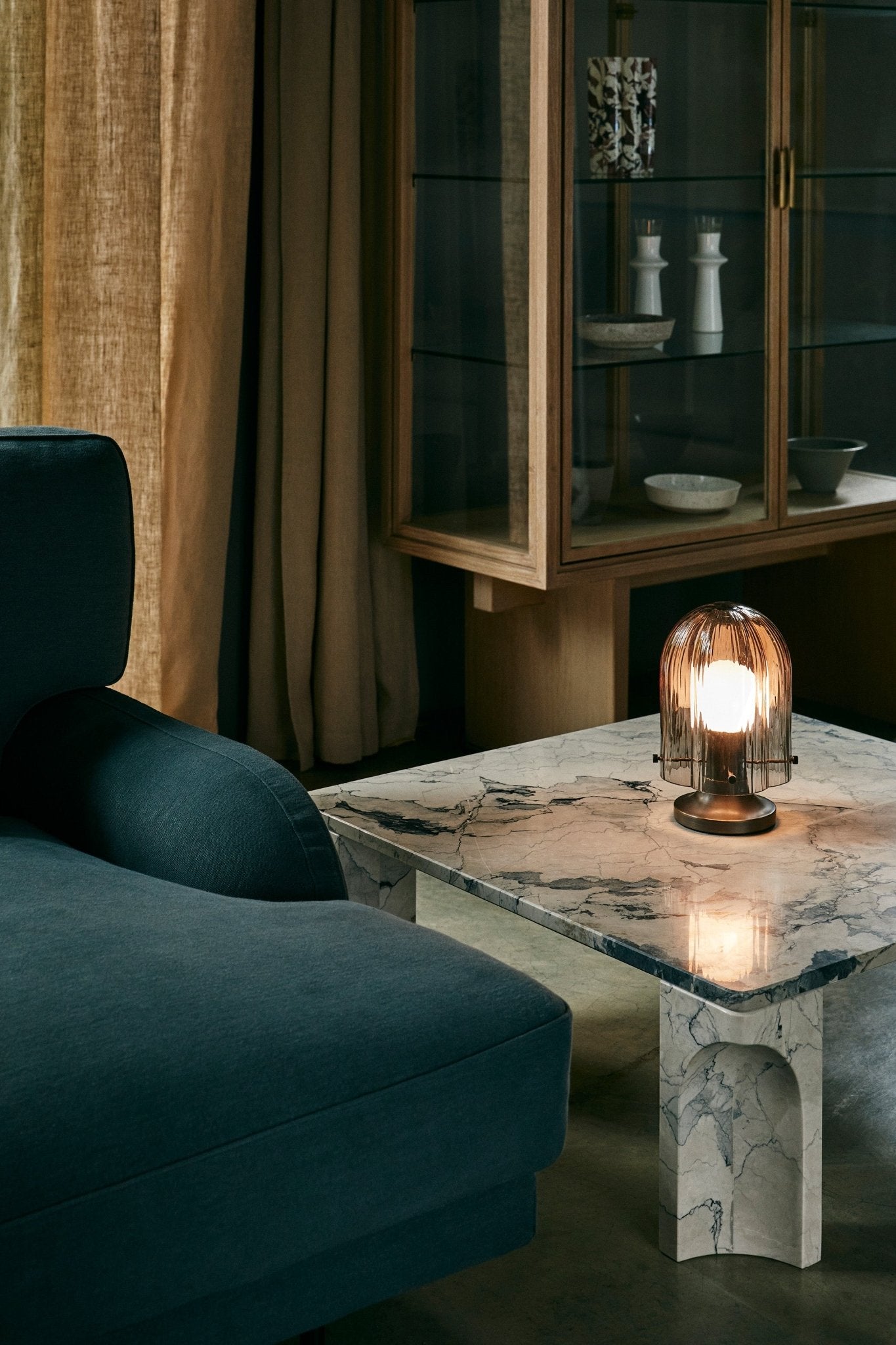 aura-fluted-table-lamp-anzaz-Black & Clear-8