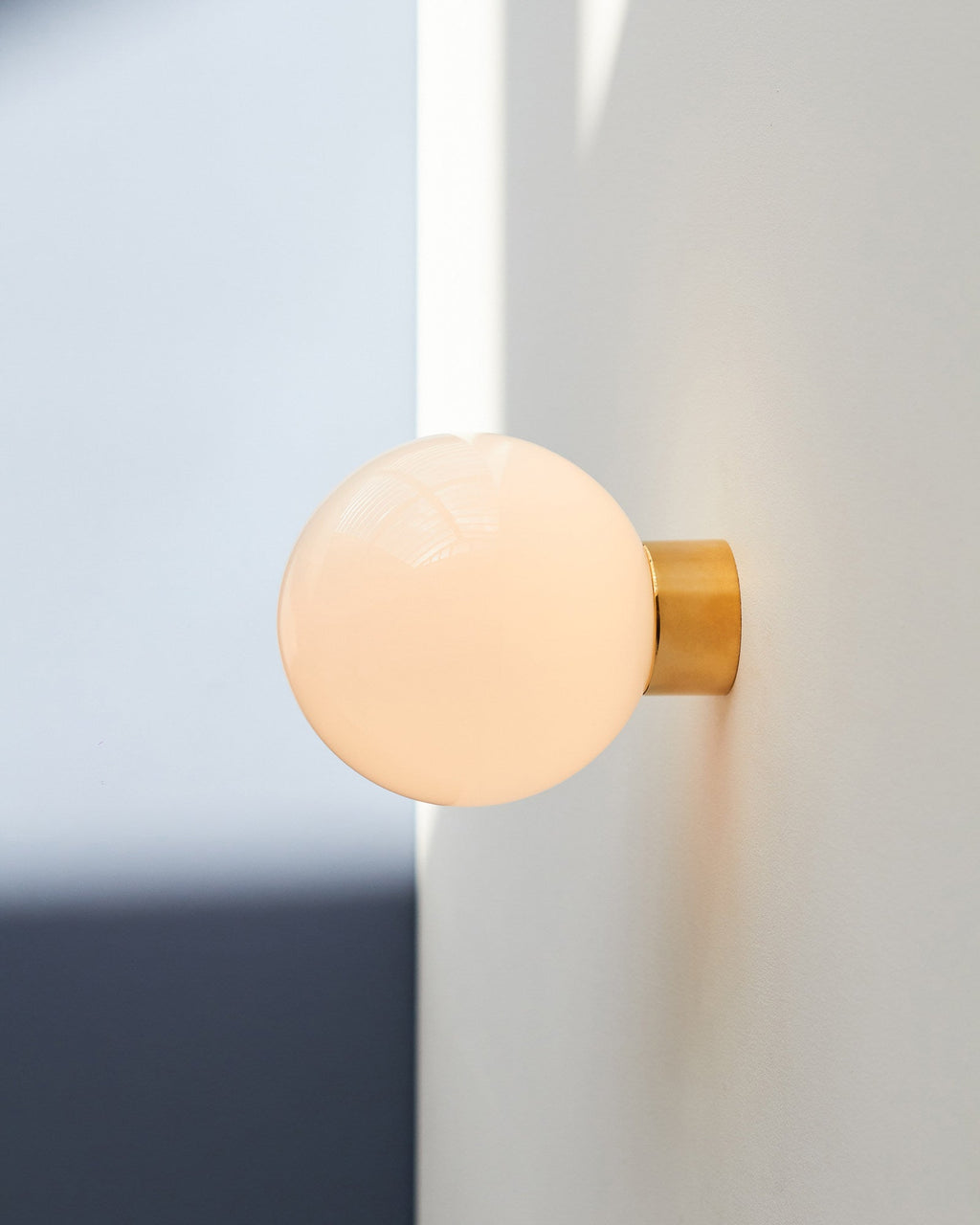 aura-globe-glass-wall-light-anzaz-Gold & White-3