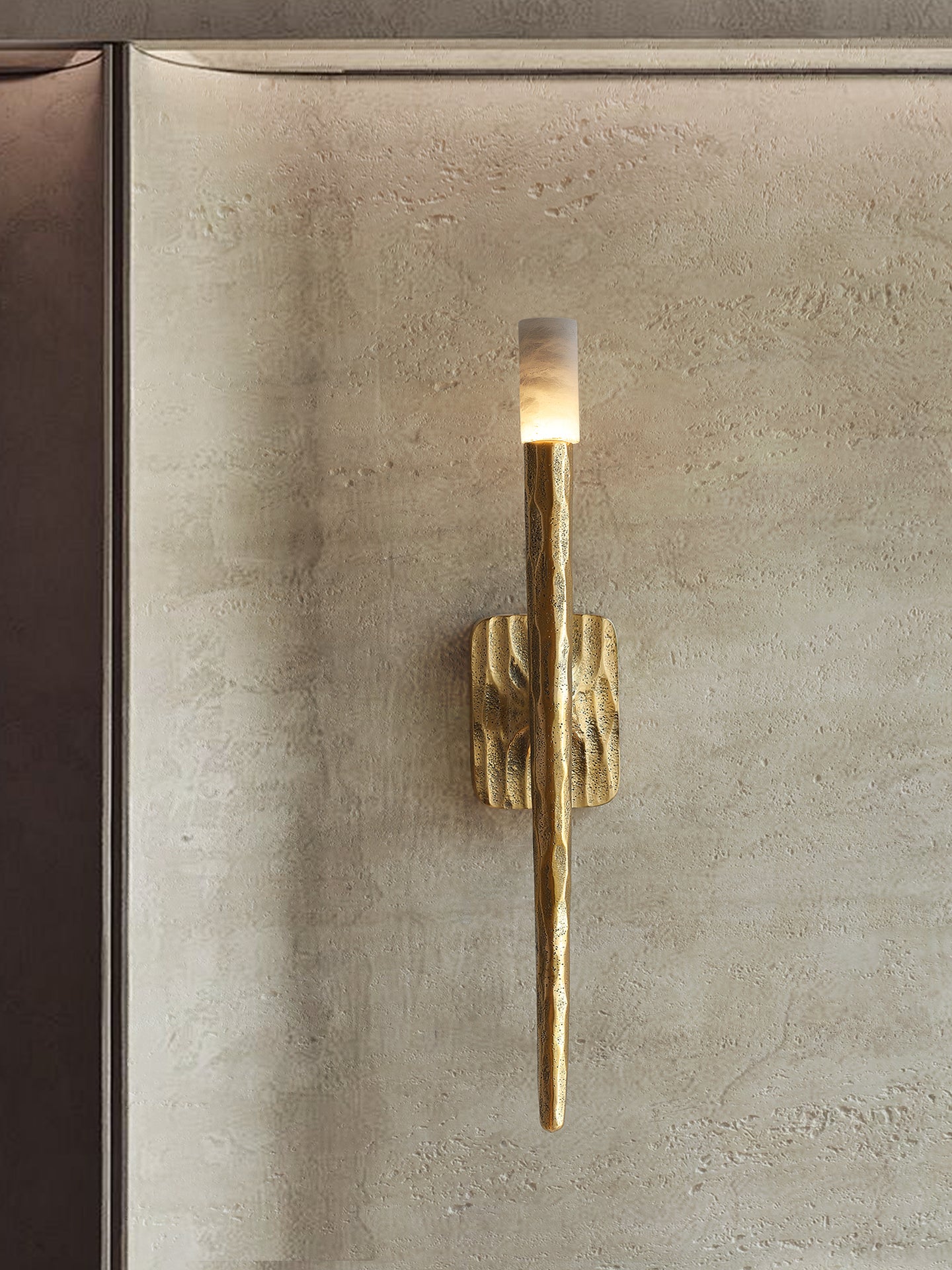 aurelian-sculpted-alabaster-sconce-anzaz--4
