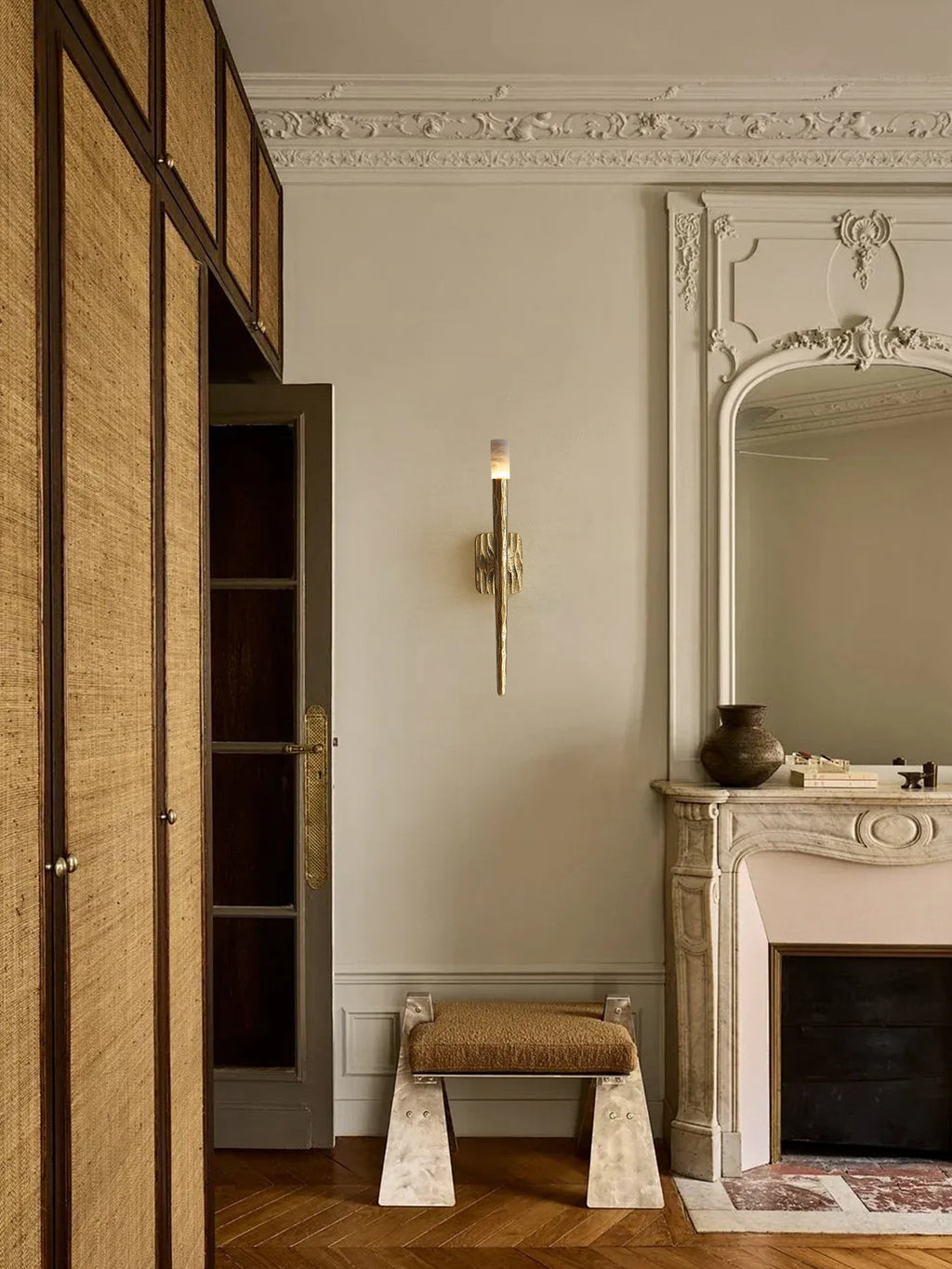aurelian-sculpted-alabaster-sconce-anzaz--3
