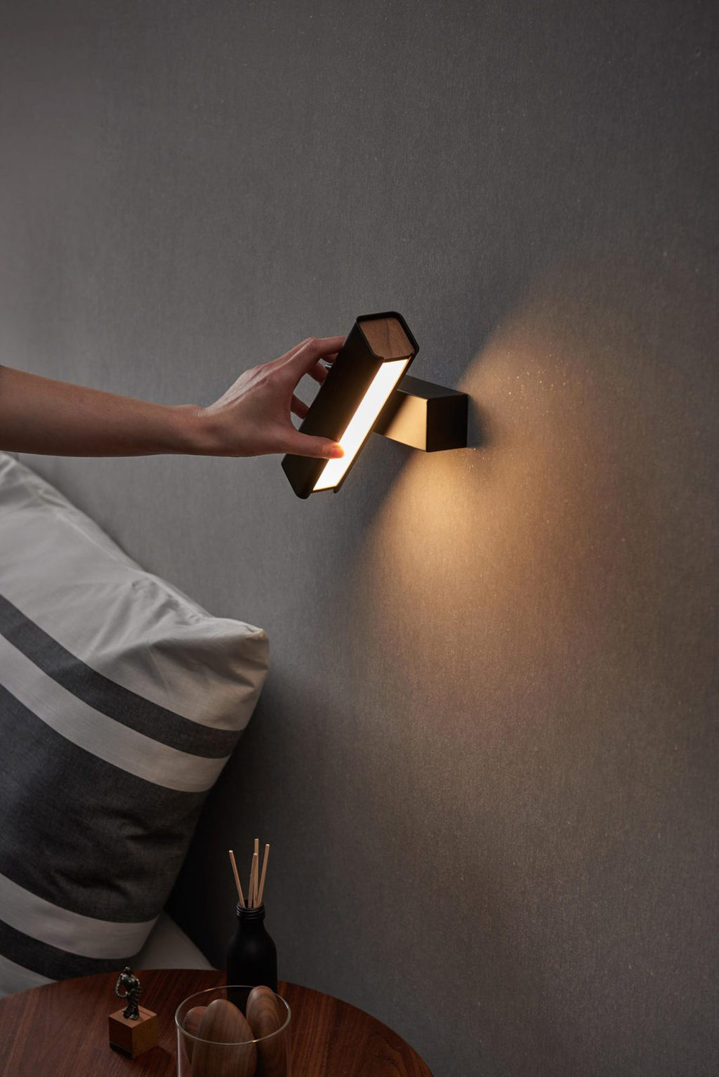 axis-flux-wall-sconce-anzaz--20
