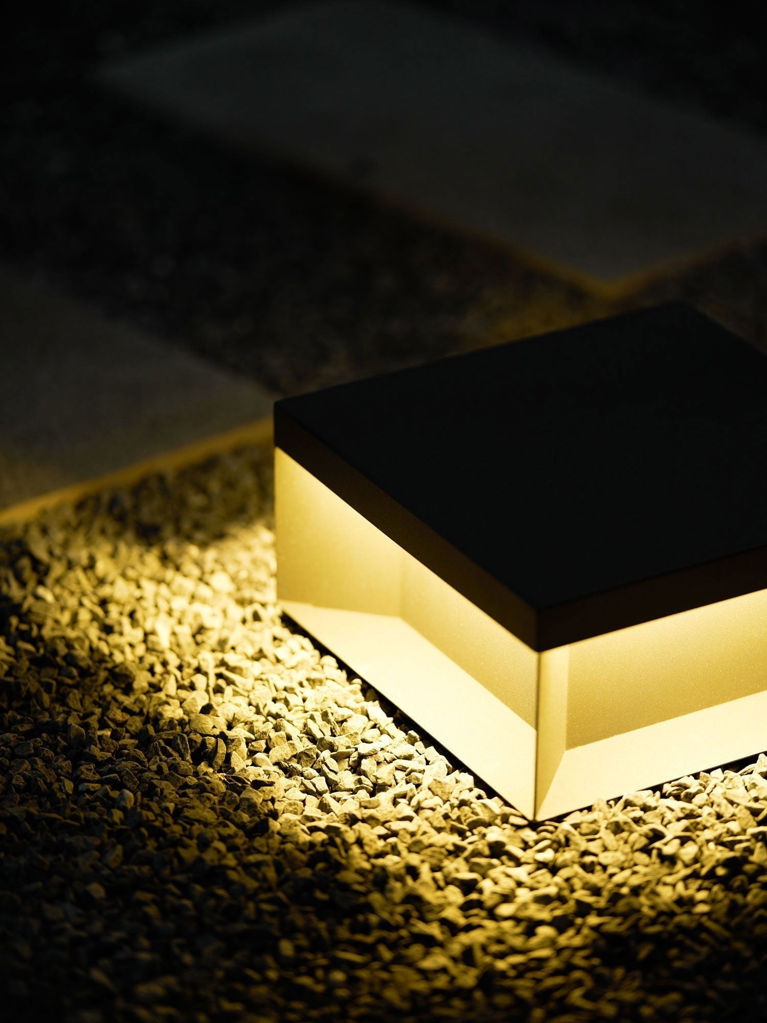 black-box-outdoor-post-light-anzaz--75