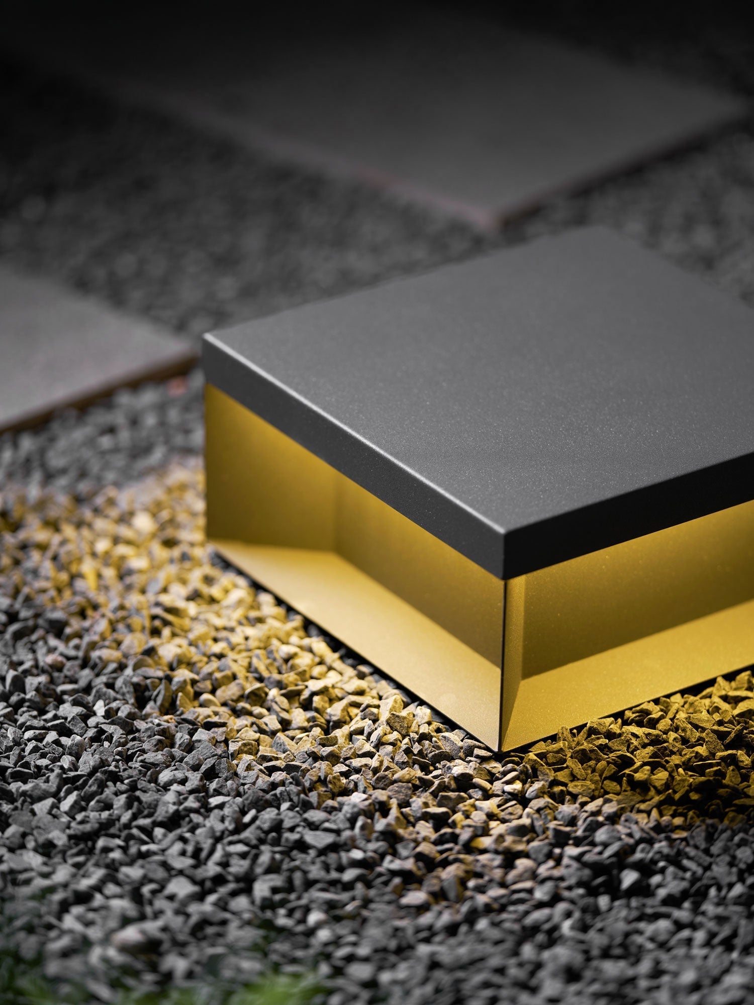 black-box-outdoor-post-light-anzaz--76