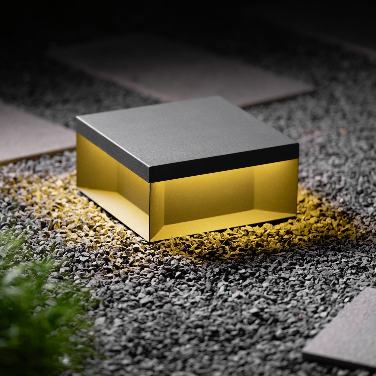 black-box-outdoor-post-light-anzaz-Model B: Solar-Powered Version-4