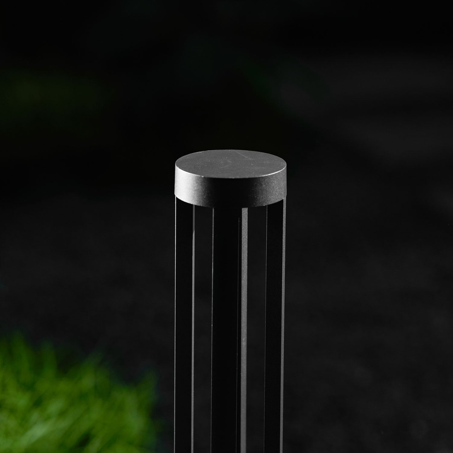 black-cylindrical-garden-outdoor-light-anzaz--62
