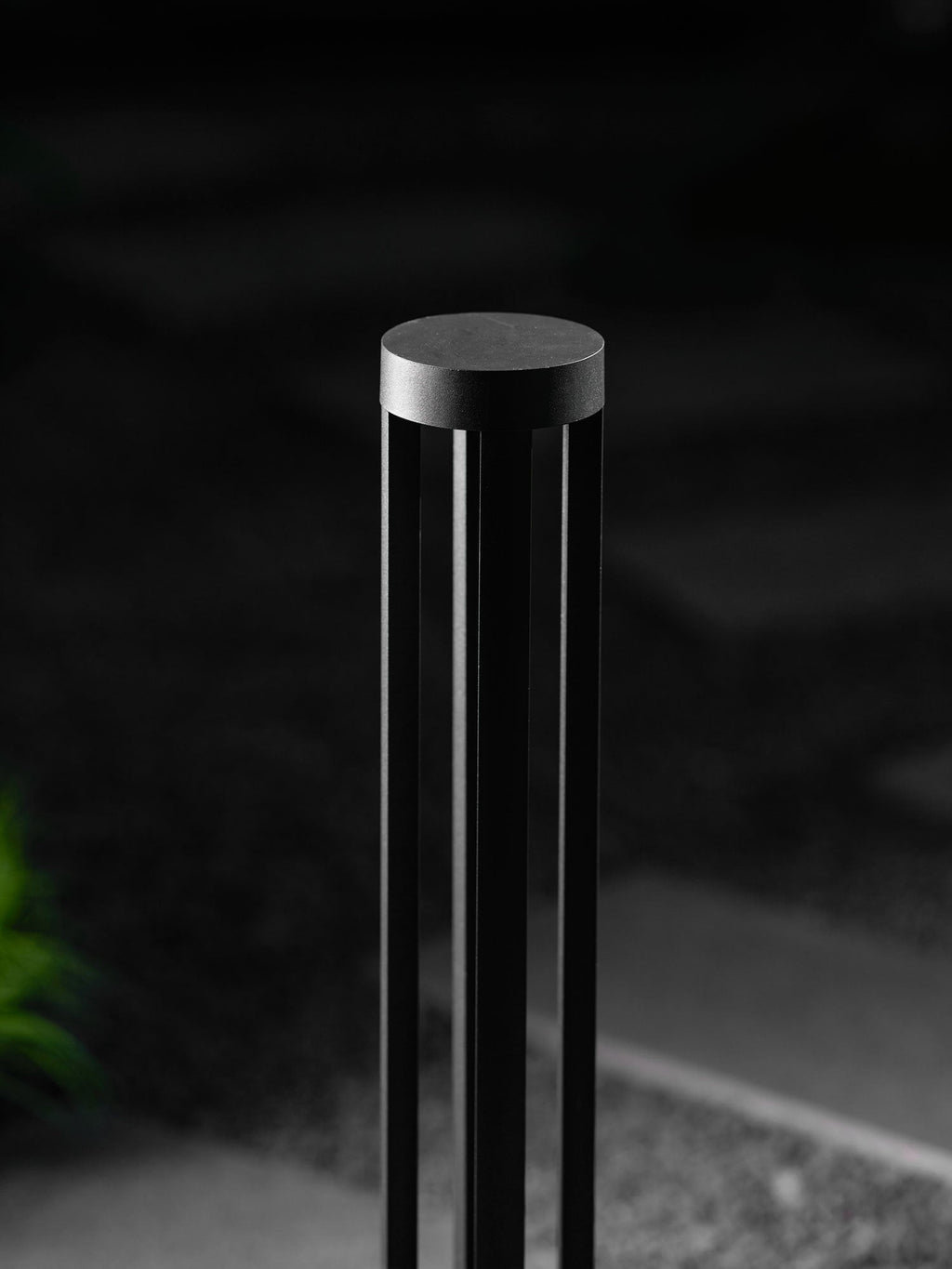 black-cylindrical-garden-outdoor-light-anzaz--63