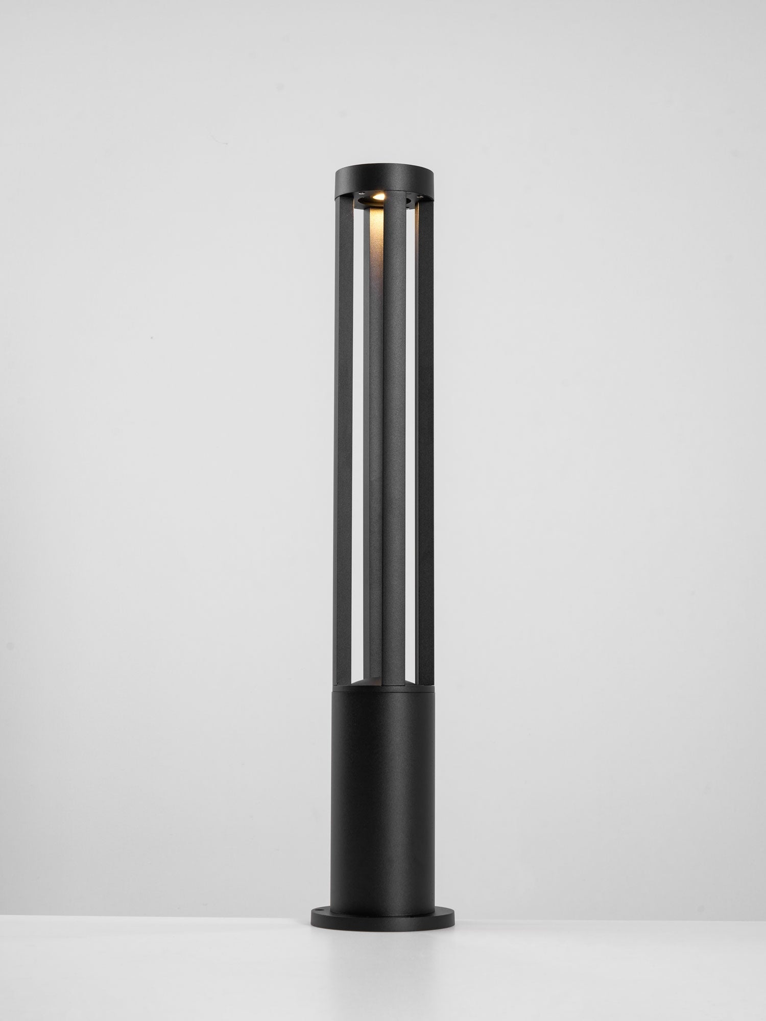 black-cylindrical-garden-outdoor-light-anzaz--64