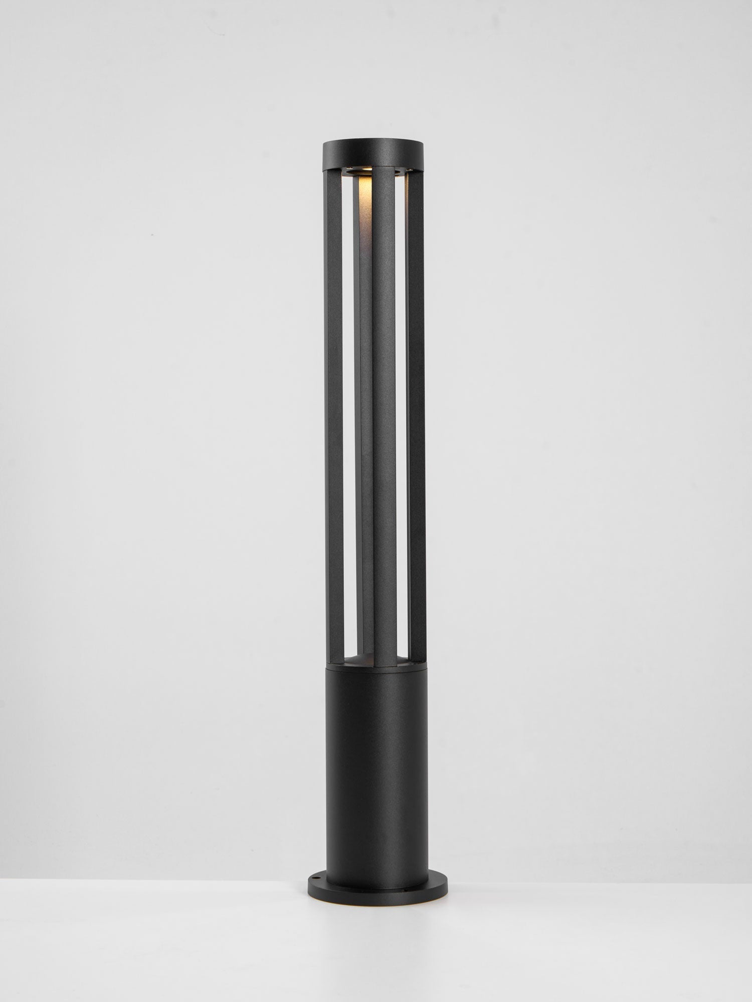 black-cylindrical-garden-outdoor-light-anzaz--66