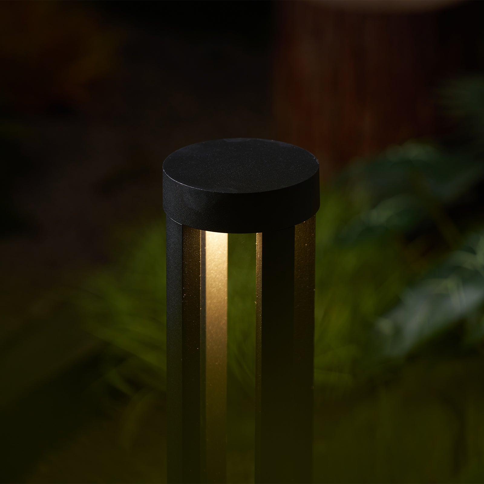 black-cylindrical-garden-outdoor-light-anzaz--53