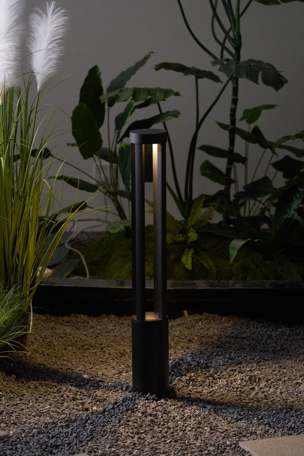black-cylindrical-garden-outdoor-light-anzaz--5