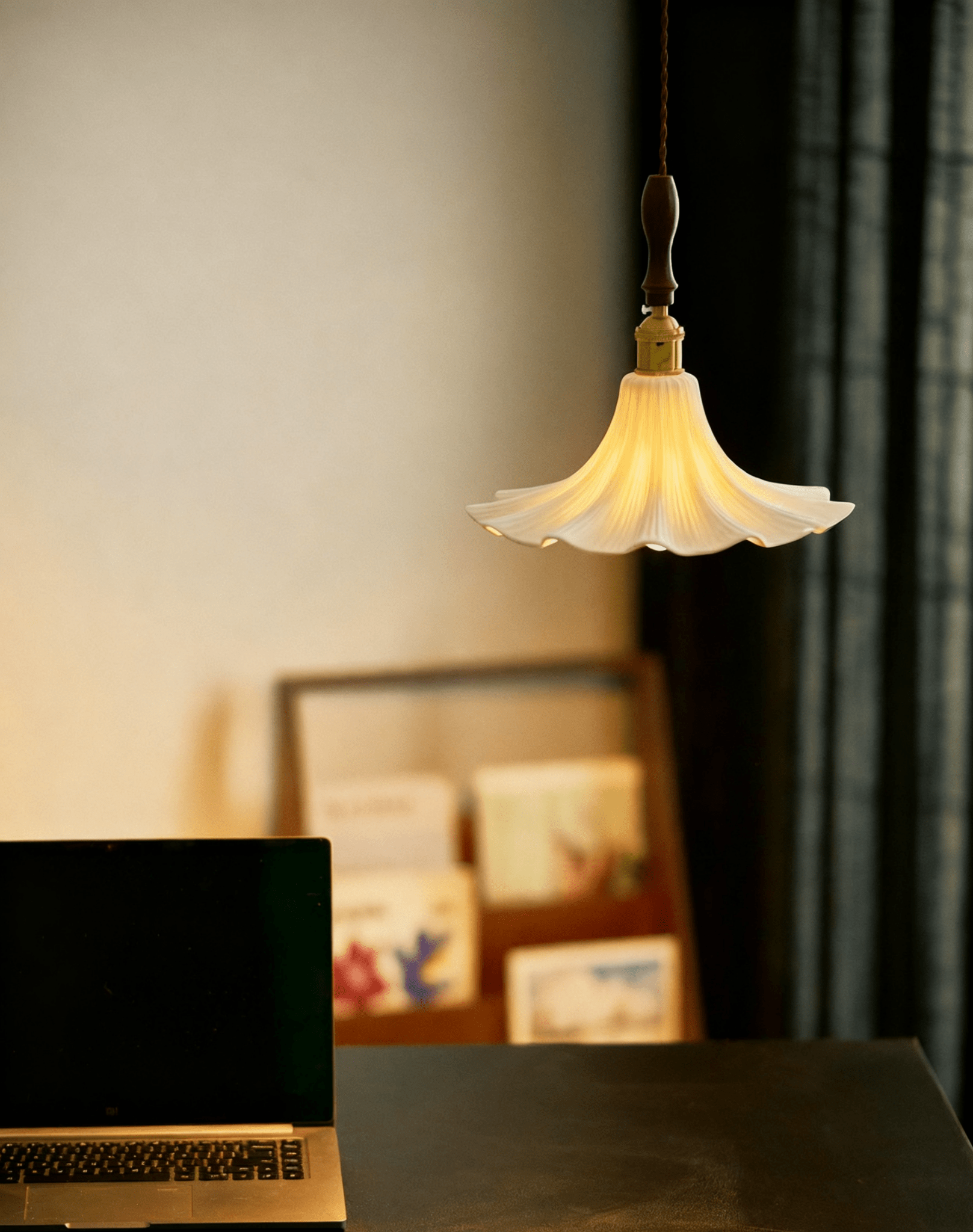 bloom-twist-pendant-lamp-anzaz--3