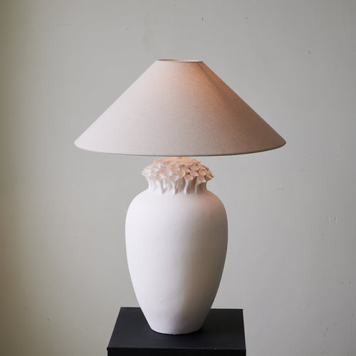 blossom-crest-ceramic-table-lamp-anzaz-White-2