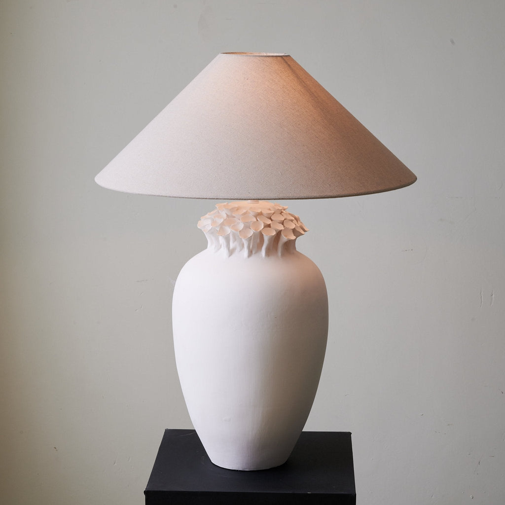 blossom-crest-ceramic-table-lamp-anzaz-White-4