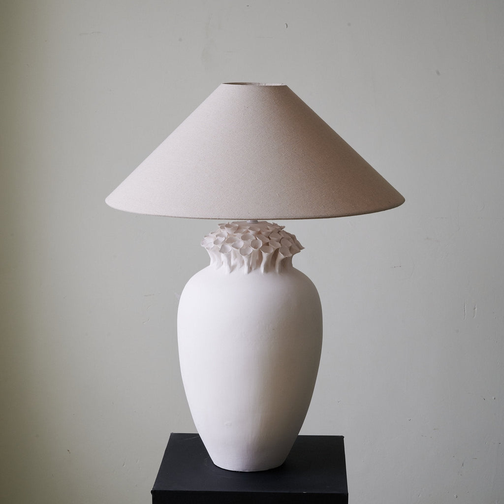 blossom-crest-ceramic-table-lamp-anzaz-White-3