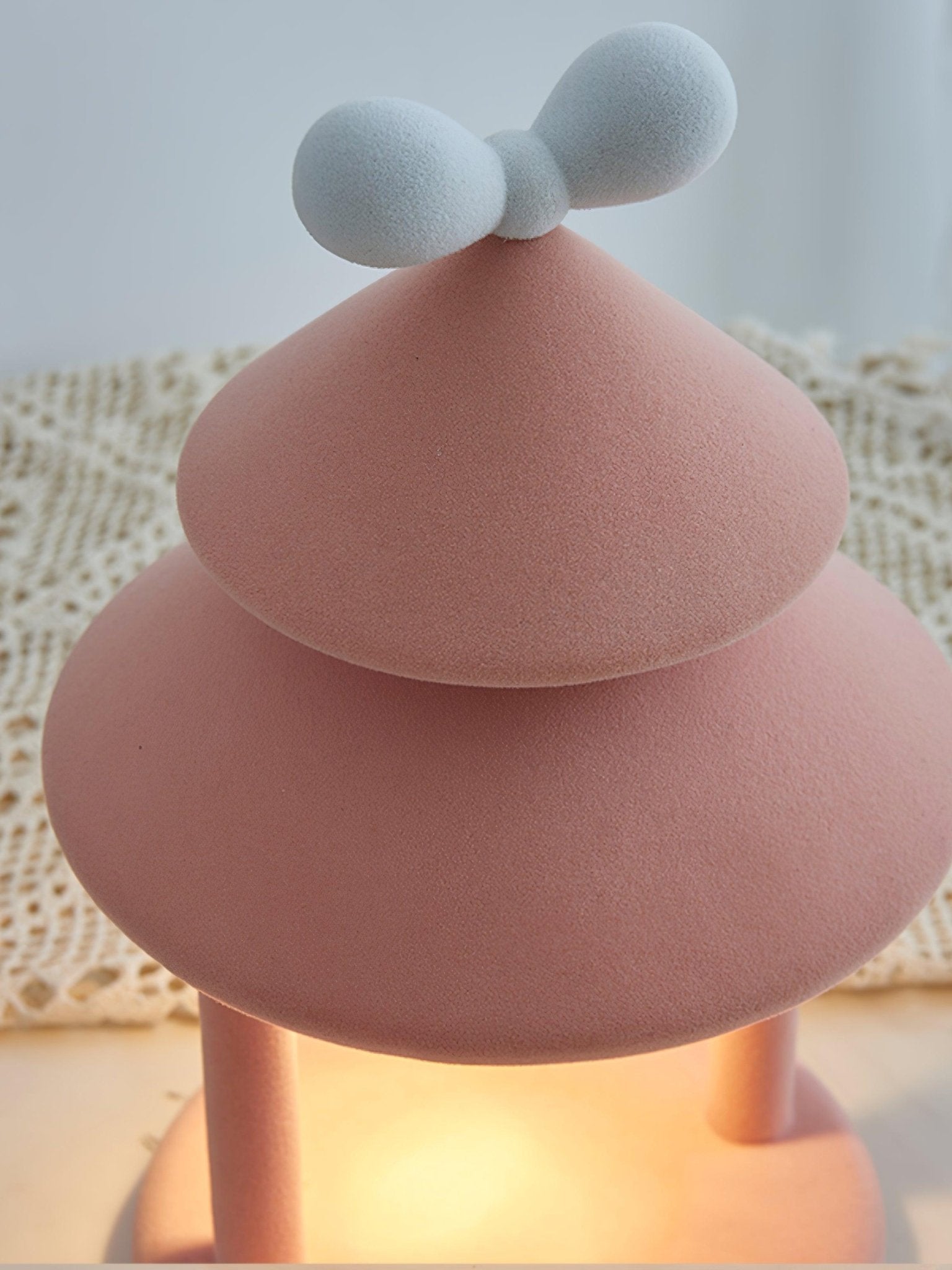 bow-tie-cone-table-lamp-anzaz--5