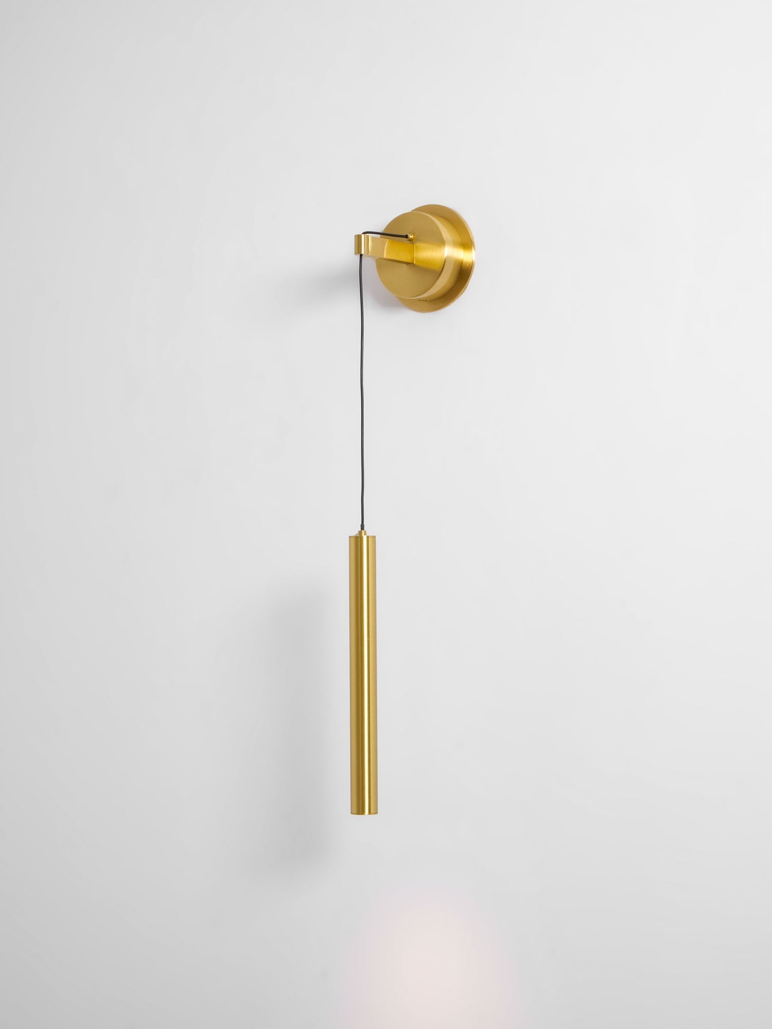 brass-line-wall-light-anzaz--47