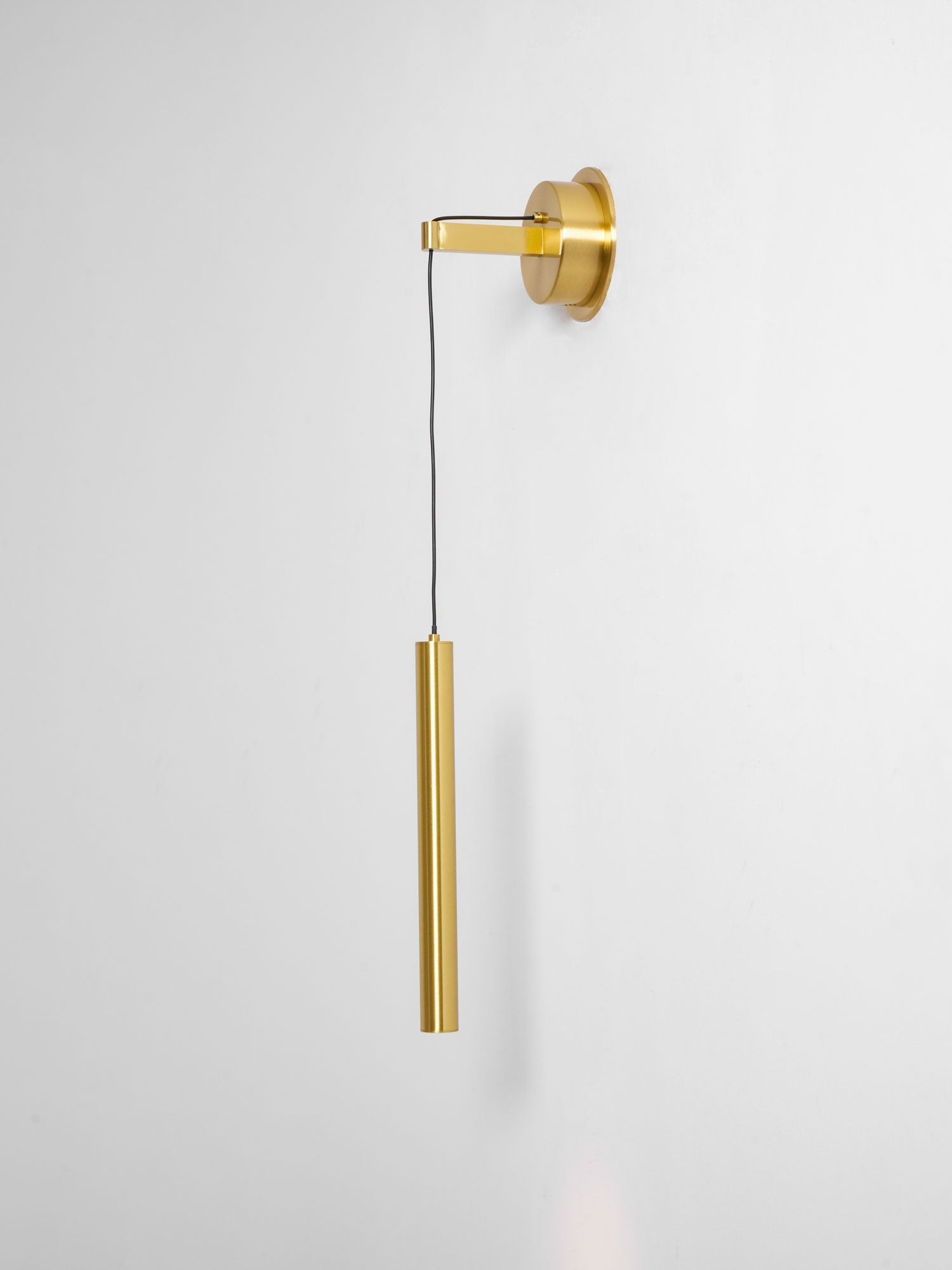 brass-line-wall-light-anzaz--48