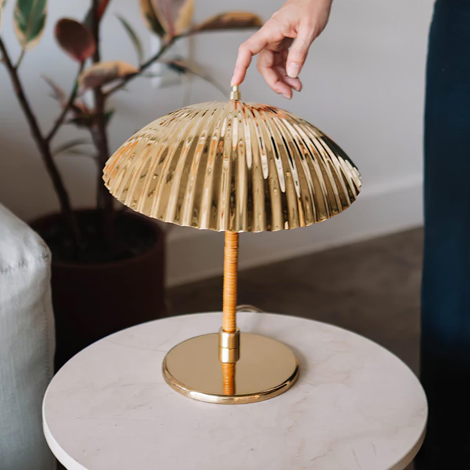 brass-shell-table-lamp-anzaz--21