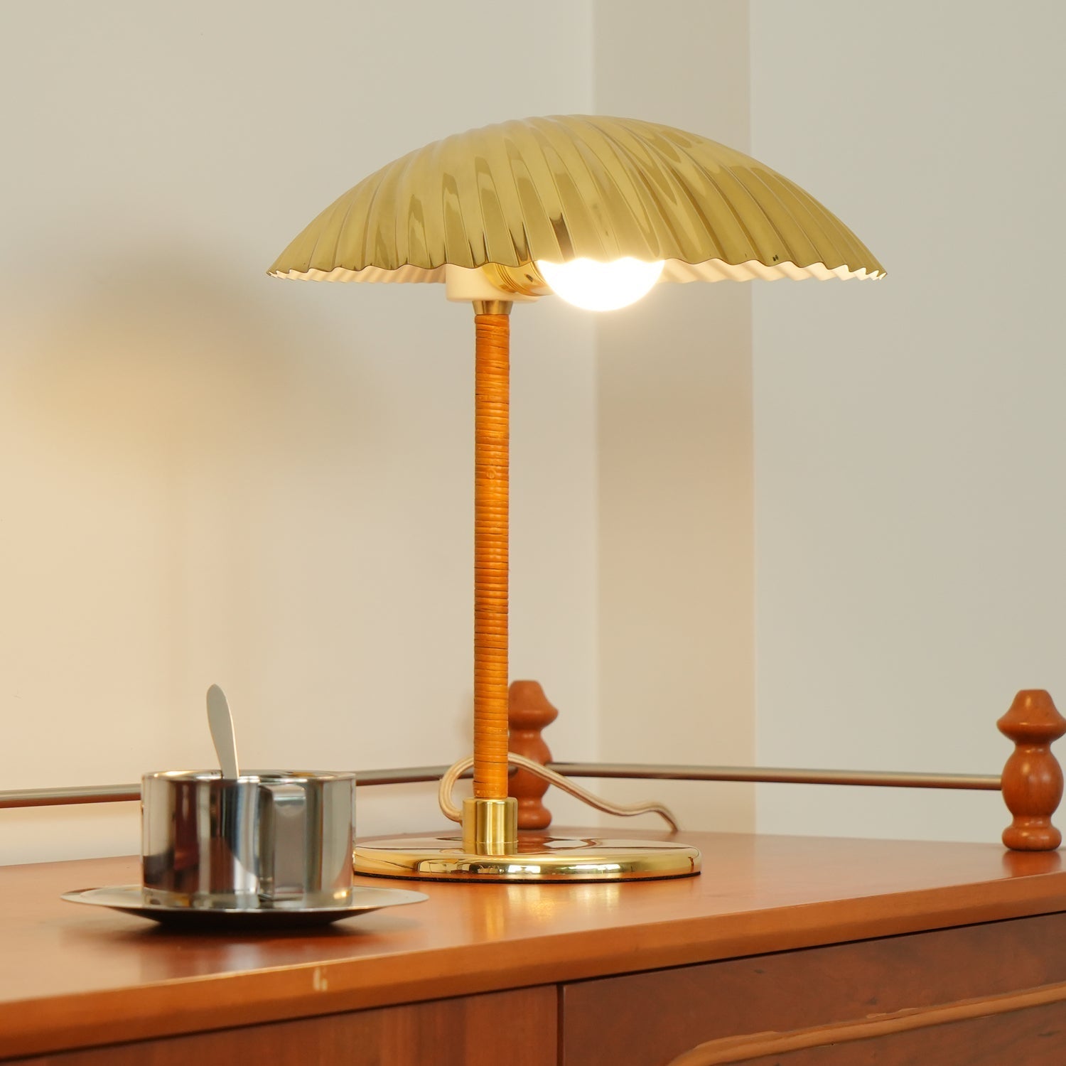 brass-shell-table-lamp-anzaz-Brass-4