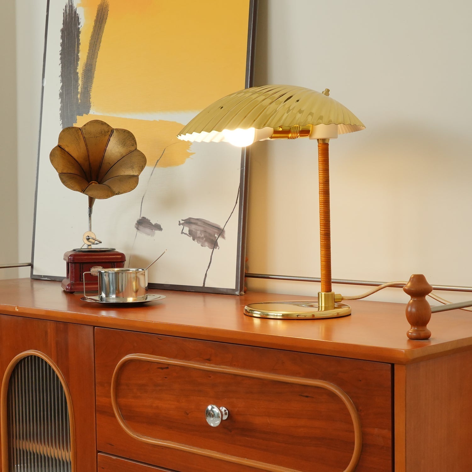 brass-shell-table-lamp-anzaz-Brass-2
