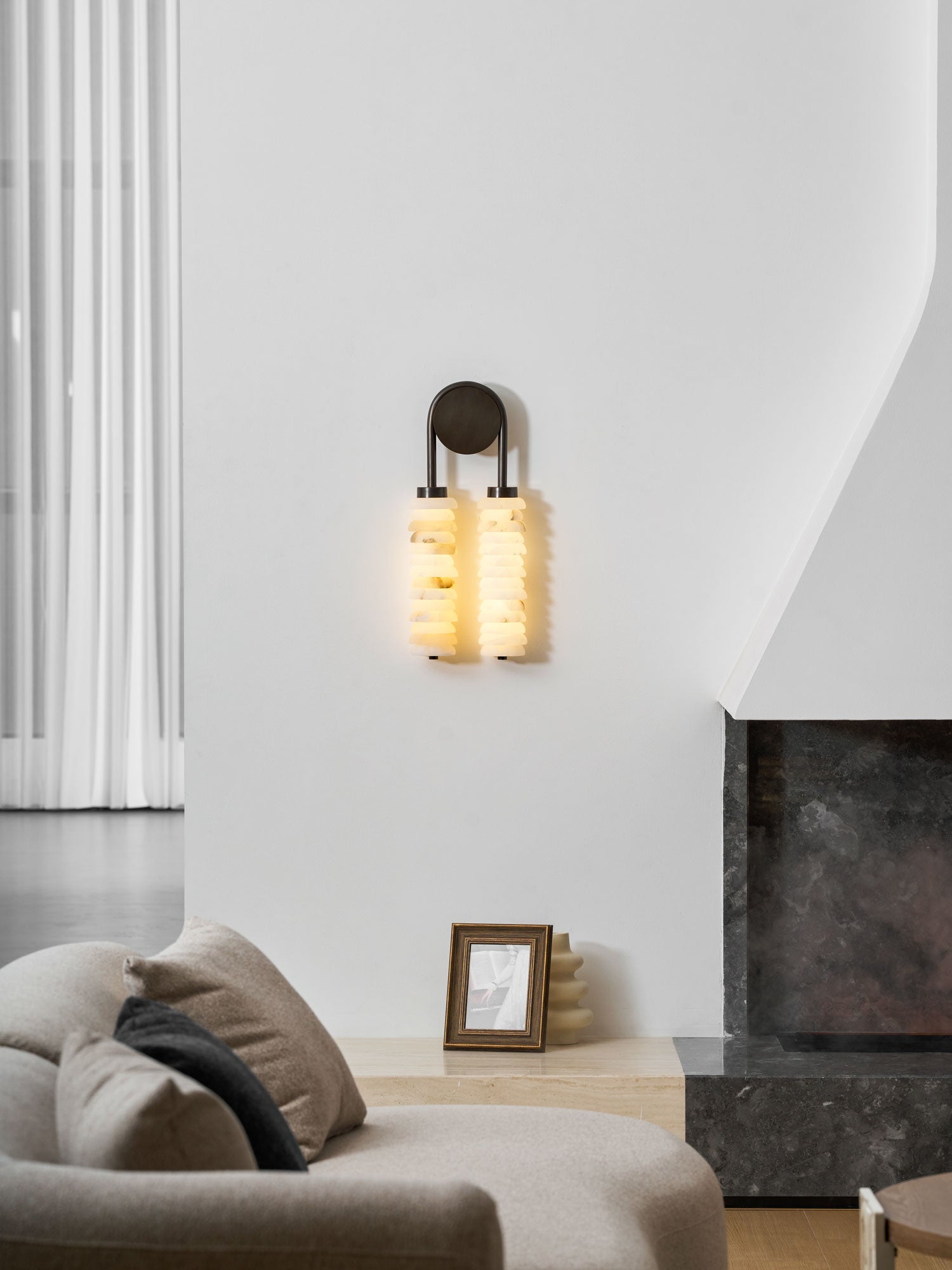 calla-ribbed-sconce-anzaz--52