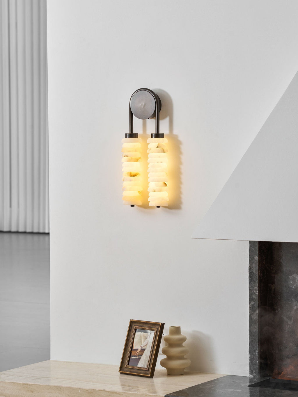 calla-ribbed-sconce-anzaz--58