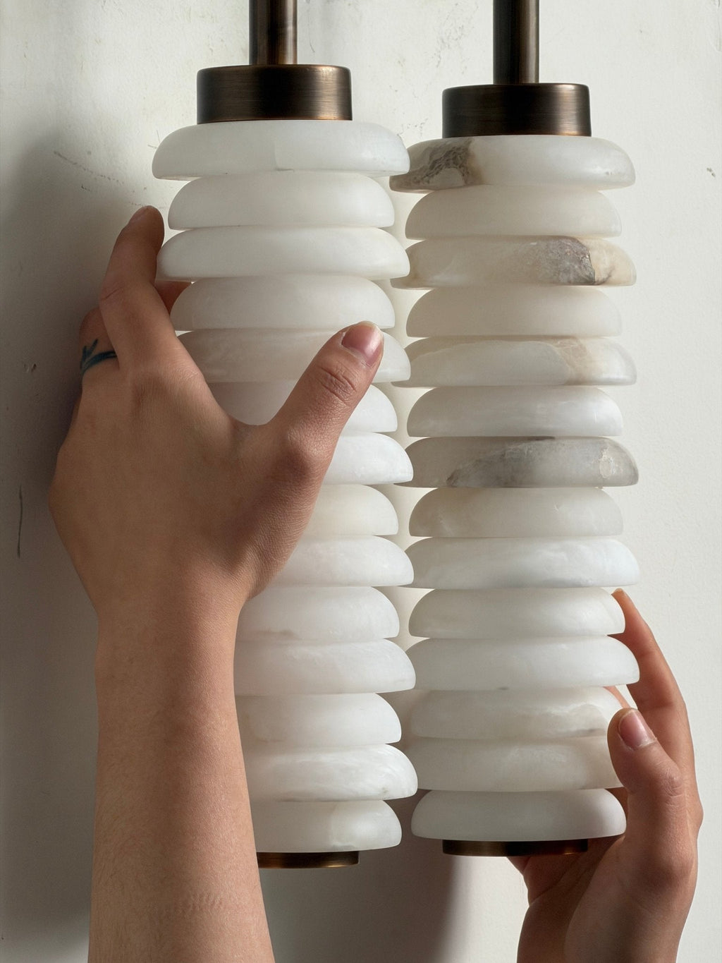 calla-ribbed-sconce-anzaz--46