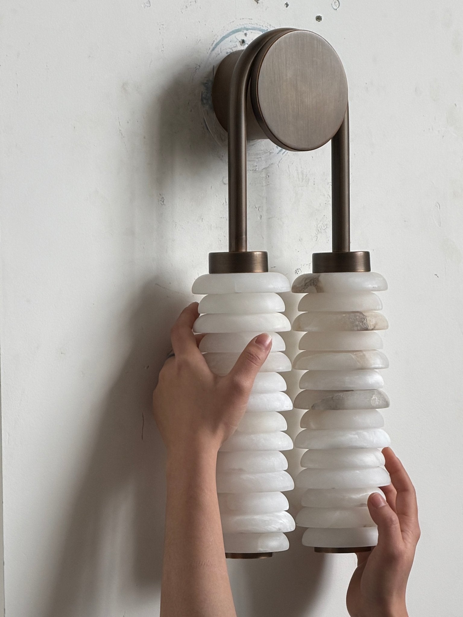 calla-ribbed-sconce-anzaz--47