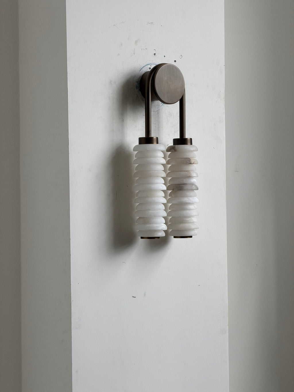 calla-ribbed-sconce-anzaz--50