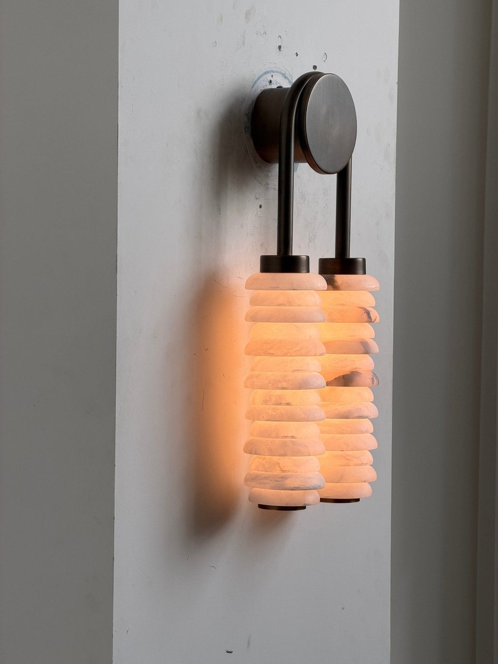 calla-ribbed-sconce-anzaz--36