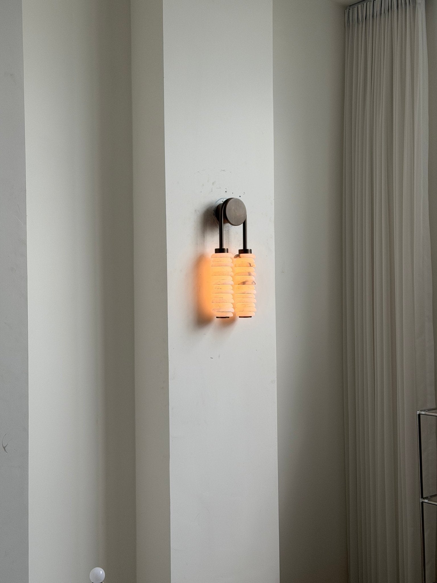 calla-ribbed-sconce-anzaz--37