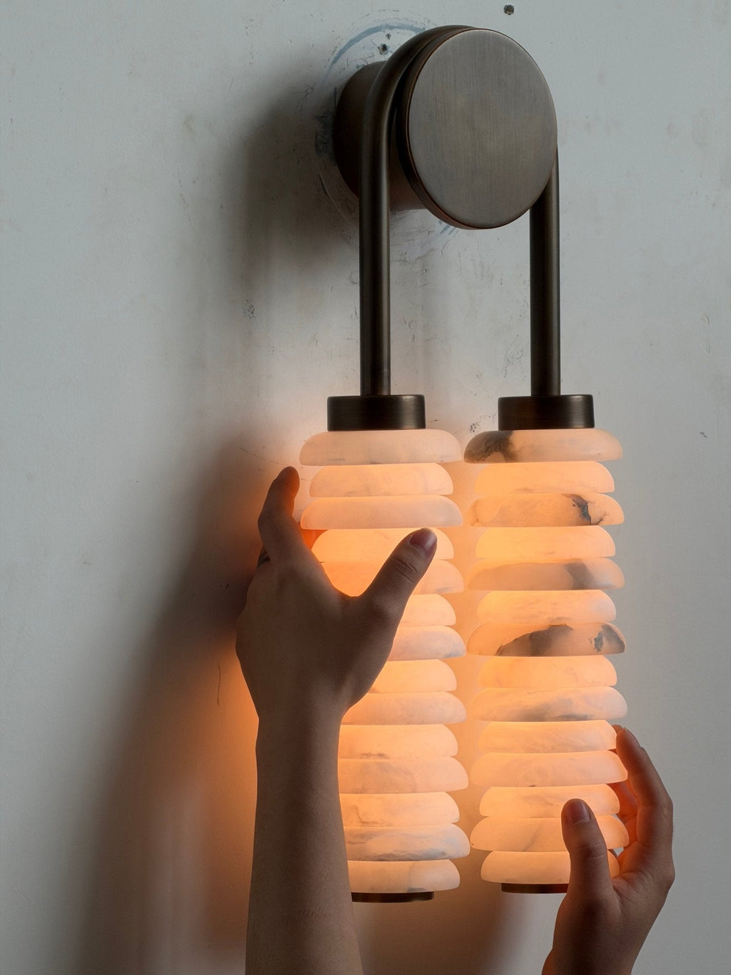 calla-ribbed-sconce-anzaz--40