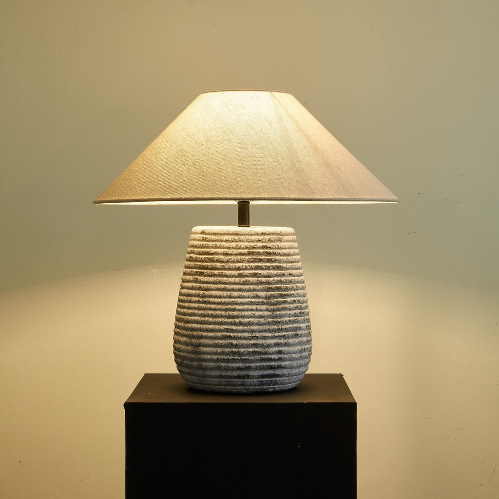 callisto-ribbed-ceramic-table-lamp-anzaz--11